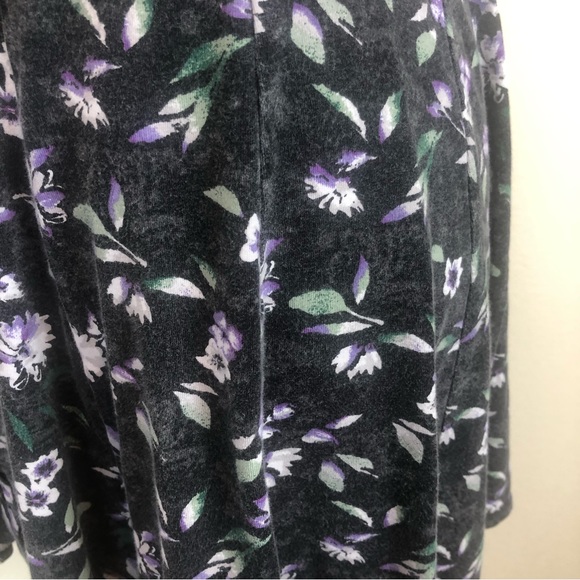 SOLD American Eagle Black Floral Circle Skater Skirt - Picture 7 of 9